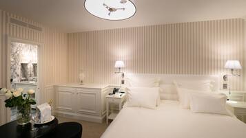 Quarto Deluxe, Pátio interior | 1 quarto, lençóis italianos Frette, roupas de cama premium