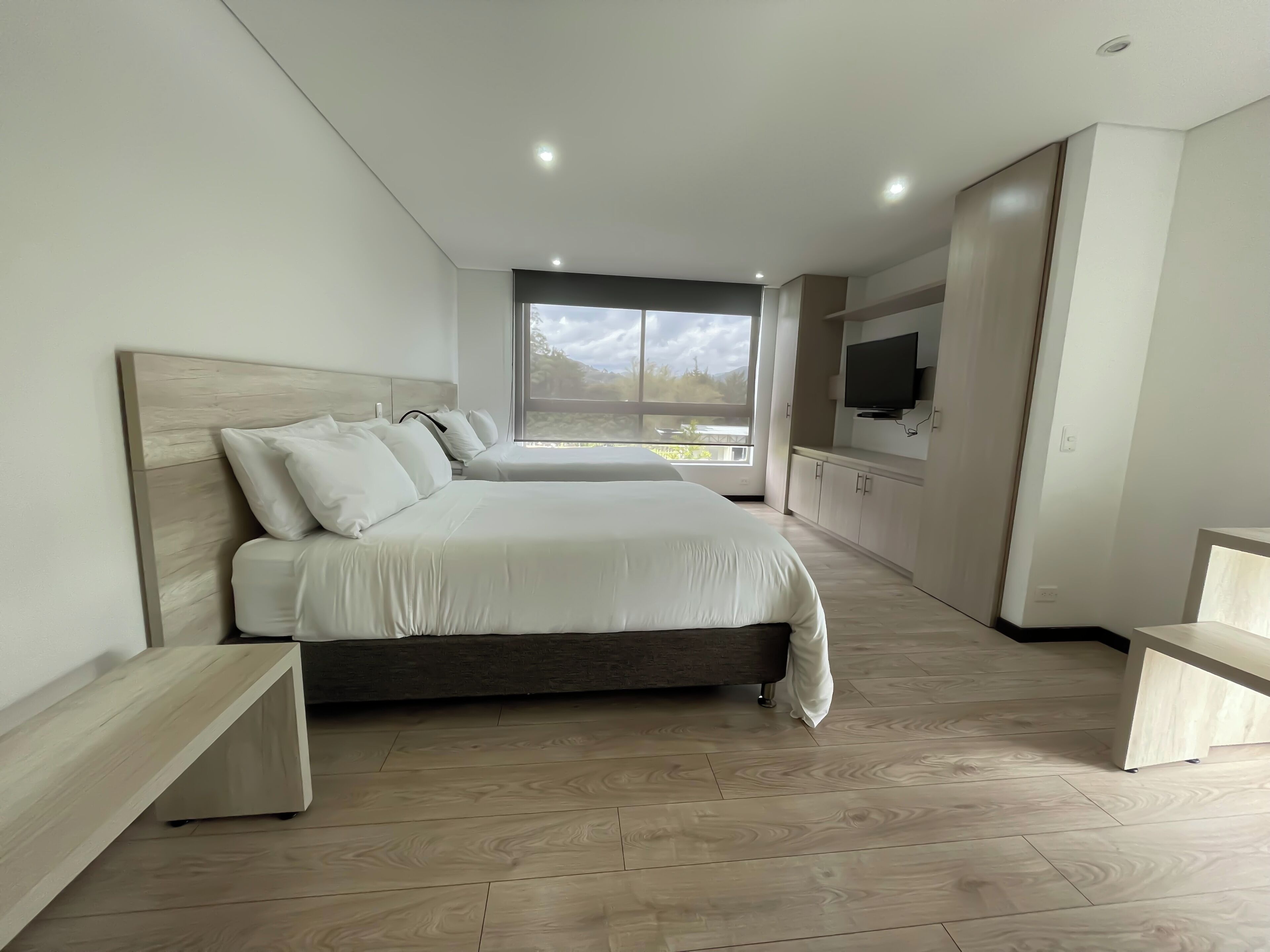 standard twin room | 1 bedroom, in-room safe, desk, blackout curtains