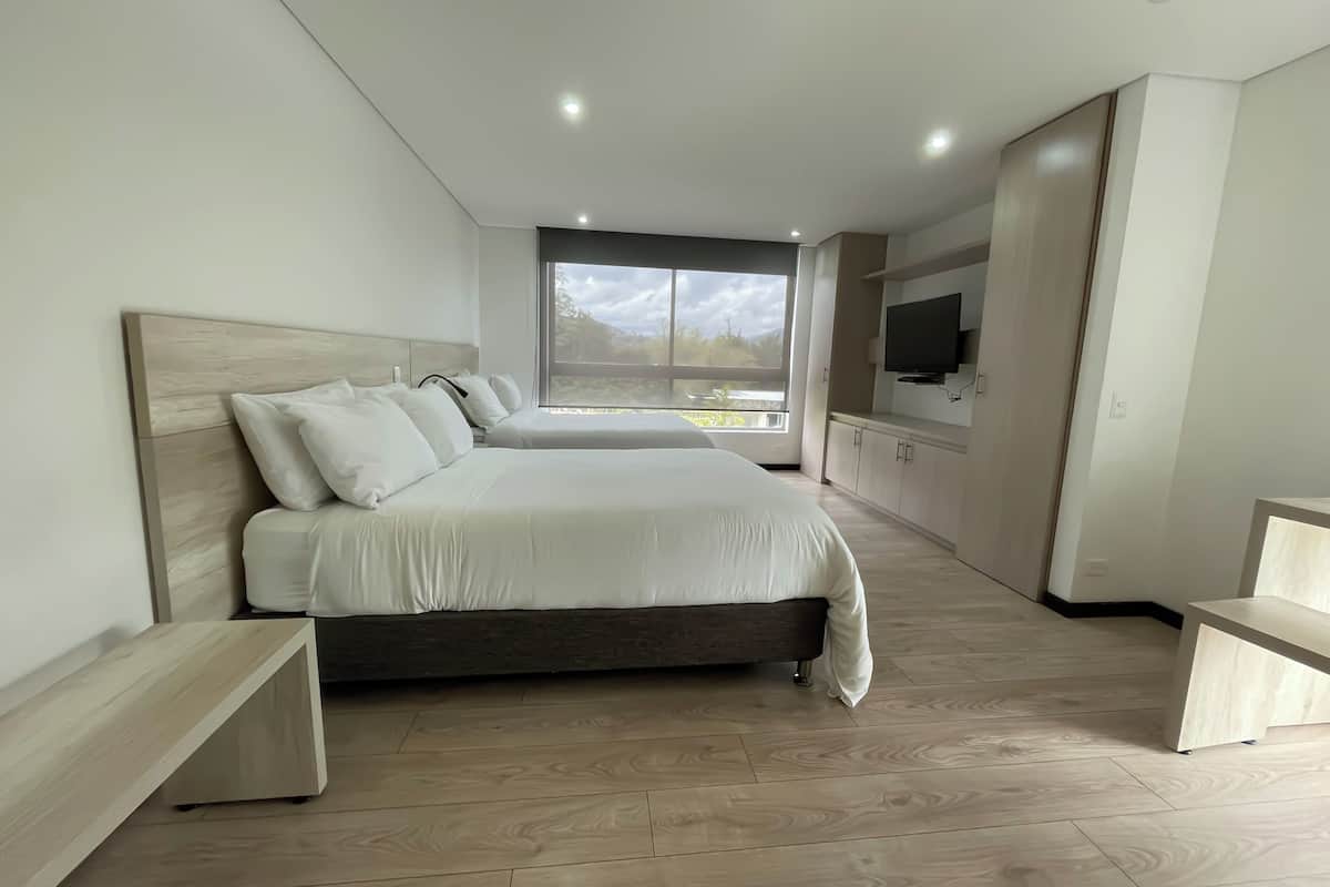 standard twin room | 1 bedroom, in-room safe, desk, blackout curtains