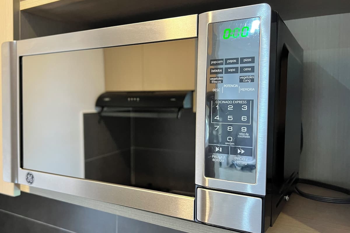 standard double room | private kitchen | mini-fridge, cookware/dishes/utensils