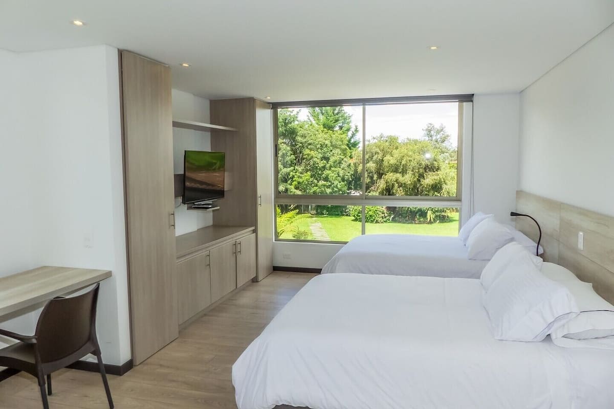 standard twin room | 1 bedroom, in-room safe, desk, blackout curtains