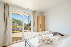 Mobile Home | Premium bedding, free WiFi, bed sheets