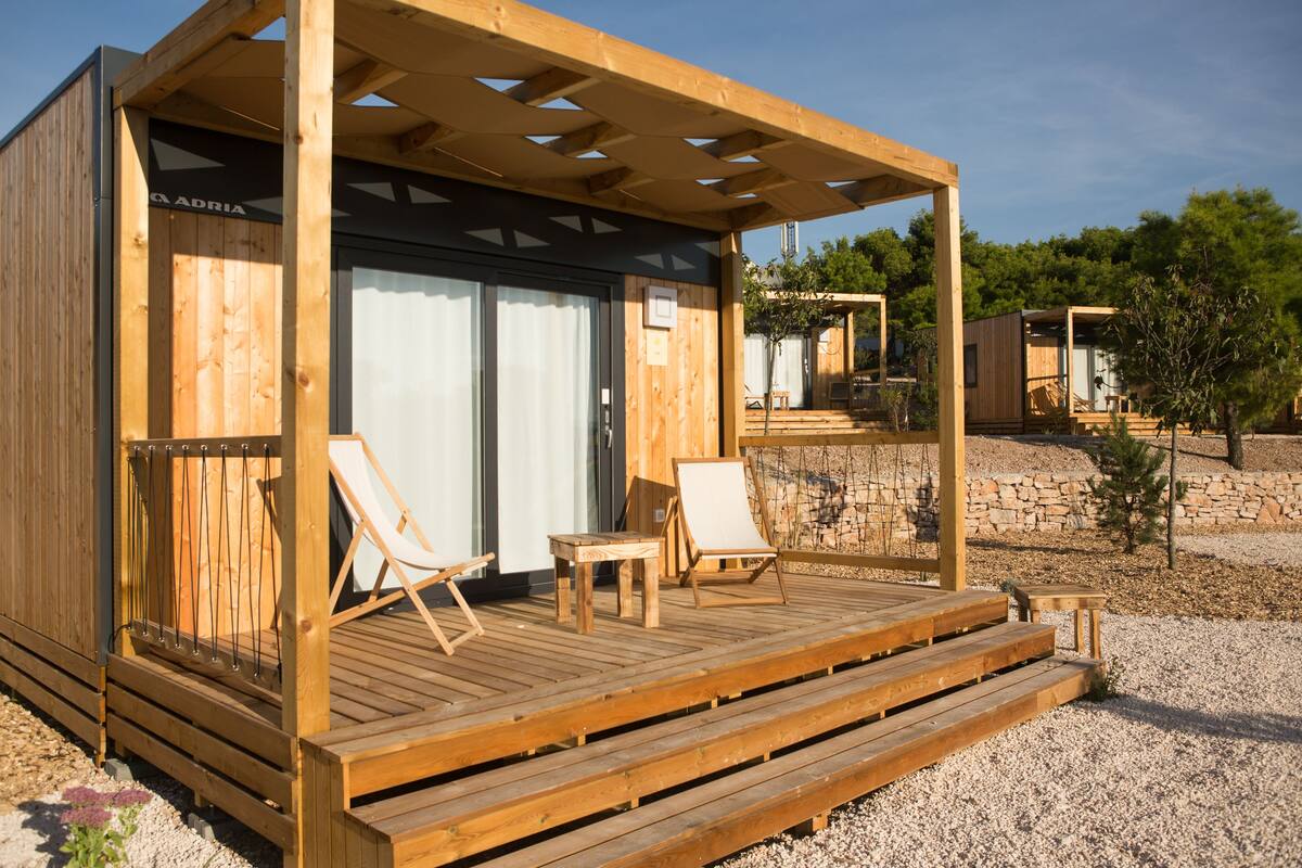 Sun Lodge (1-2 Adults) | Premium bedding, WiFi (free), bed sheets