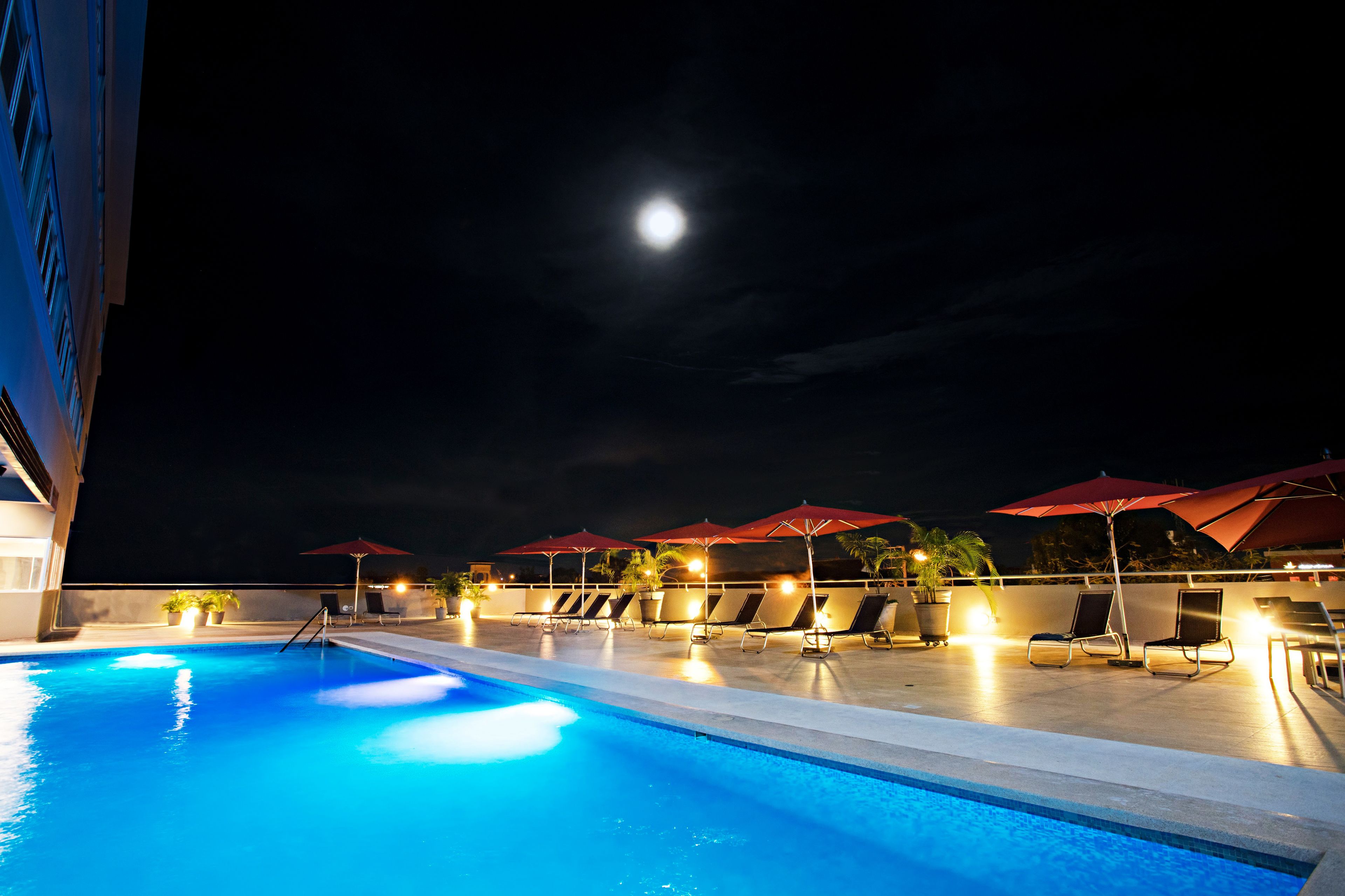 outdoor pool, open 8:00 am to 8:00 pm, pool loungers