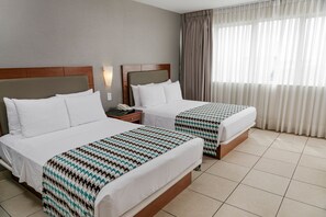 Habitación superior, 2 camas dobles, no fumadores | Ropa de cama hipoalergénica, caja fuerte, escritorio