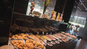 Free daily buffet breakfast