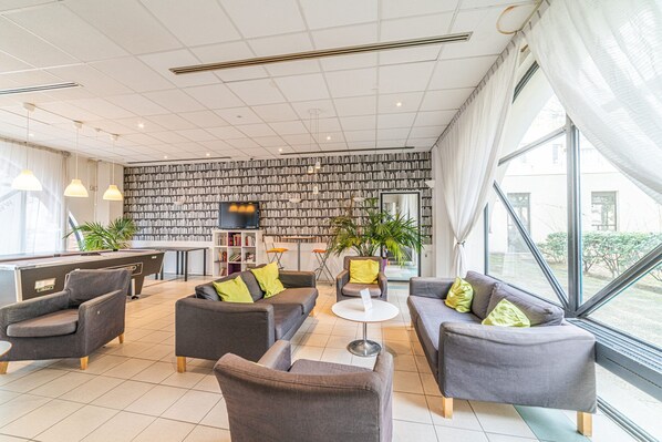 Billiards - MontempĂŽ ApparthĂŽtel Evry (Ăvry-Courcouronnes)