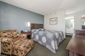 Desk, free WiFi, bed sheets - Relax Inn West Amarillo Medical Center (Amarillo)