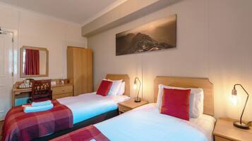 Standard Twin Room | 1 bedroom, desk, laptop workspace, bed sheets