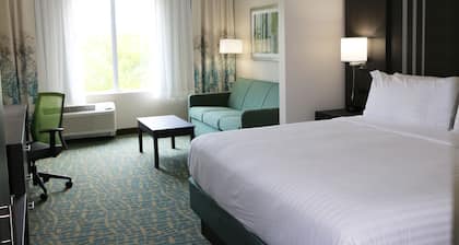 Holiday Inn Express & Suites Hendersonville SE - Flat Rock by IHG