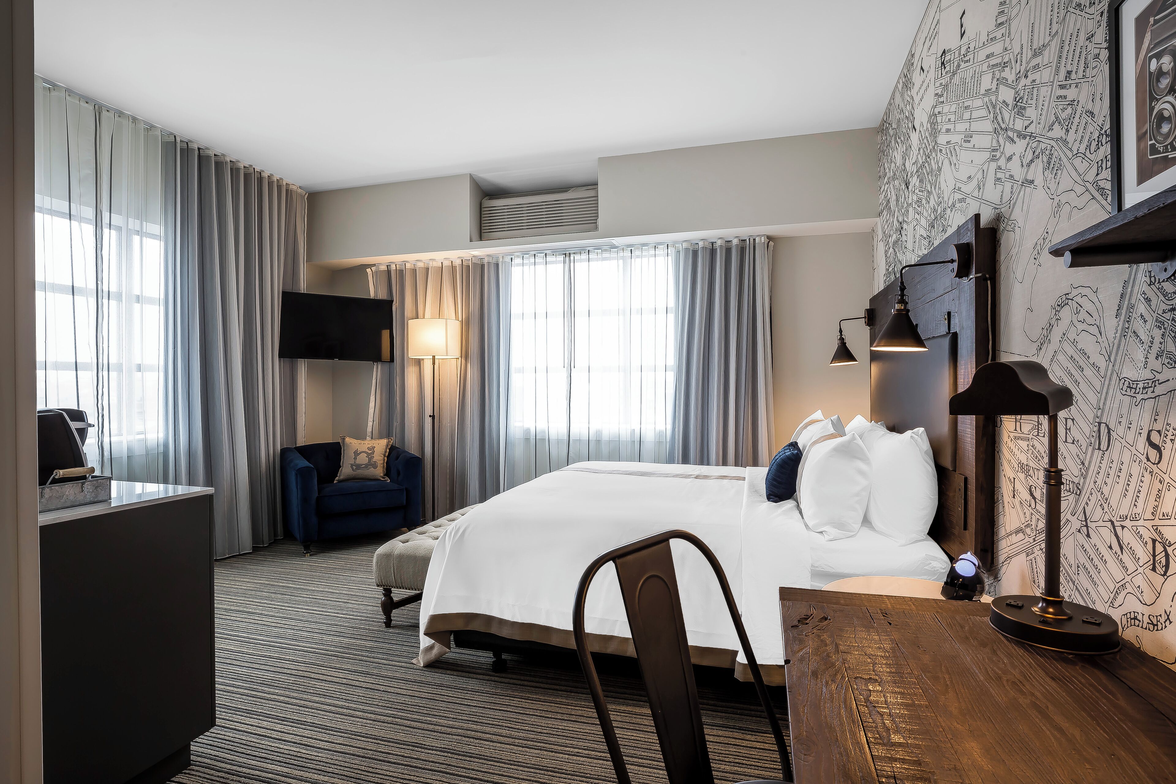 Deluxe Room, 1 King Bed, Hearing Accessible | Premium bedding, pillow-top beds, desk, iron/ironing board