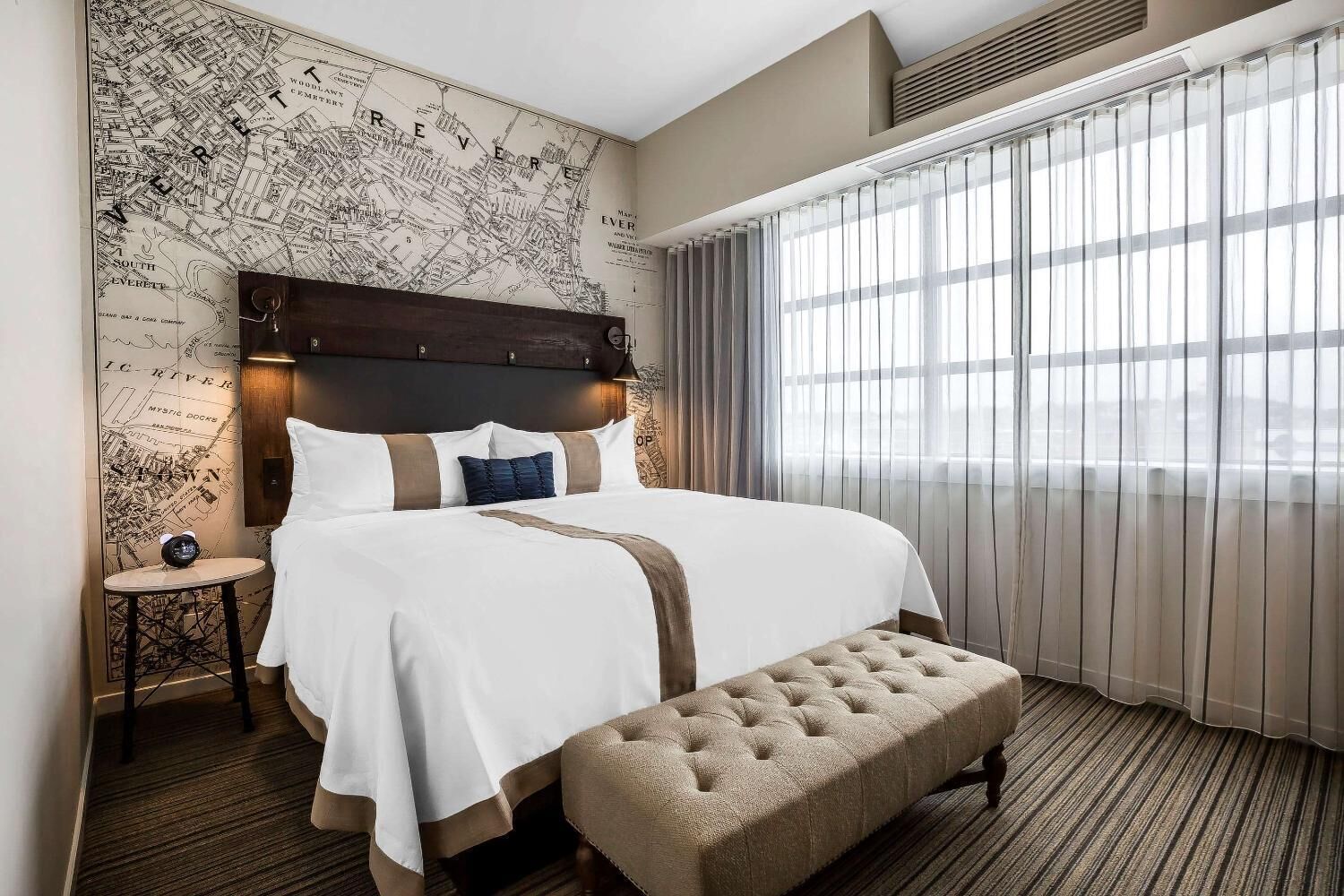 standard room, 1 king bed, non smoking | premium bedding, pillow-top beds, desk, iron/ironing board