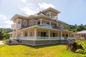 Front of property - evening/night - Grann Kaz (Mahé Island)