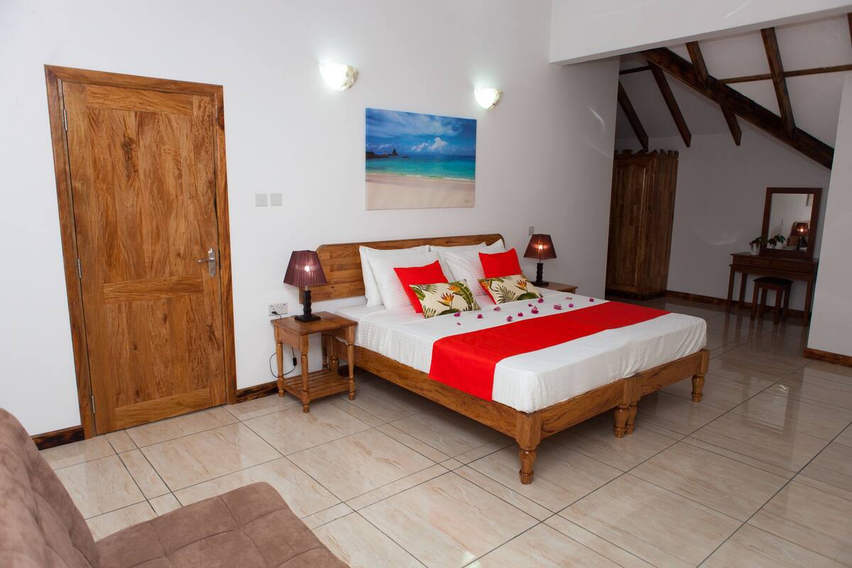 Deluxe Double Room | In-room safe, blackout drapes, cribs (free), rollaway beds (surcharge)