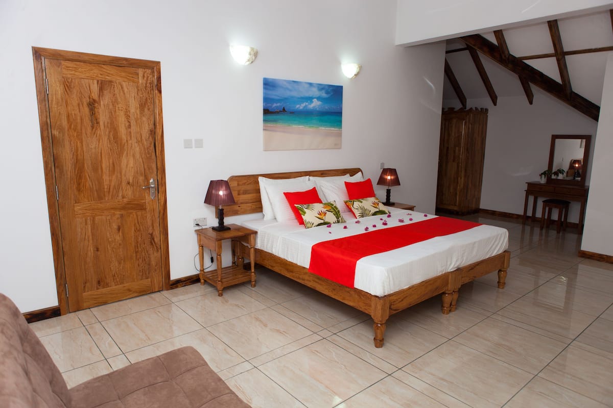 Habitación Deluxe doble | Caja fuerte, cortinas opacas, cunas gratuitas y camas supletorias