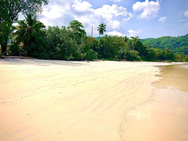Beach nearby, fishing - Grann Kaz (Mahé Island)