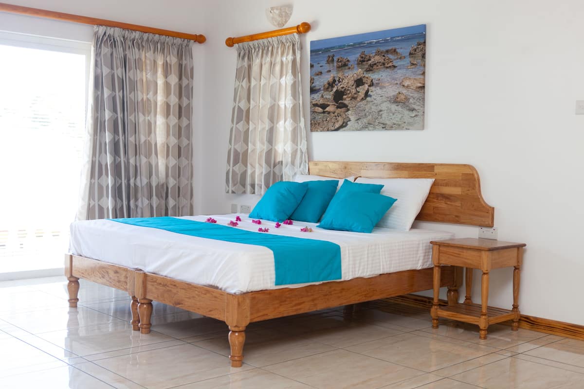 Habitación doble superior, vistas a la montaña | Caja fuerte, cortinas opacas, cunas gratuitas y camas supletorias