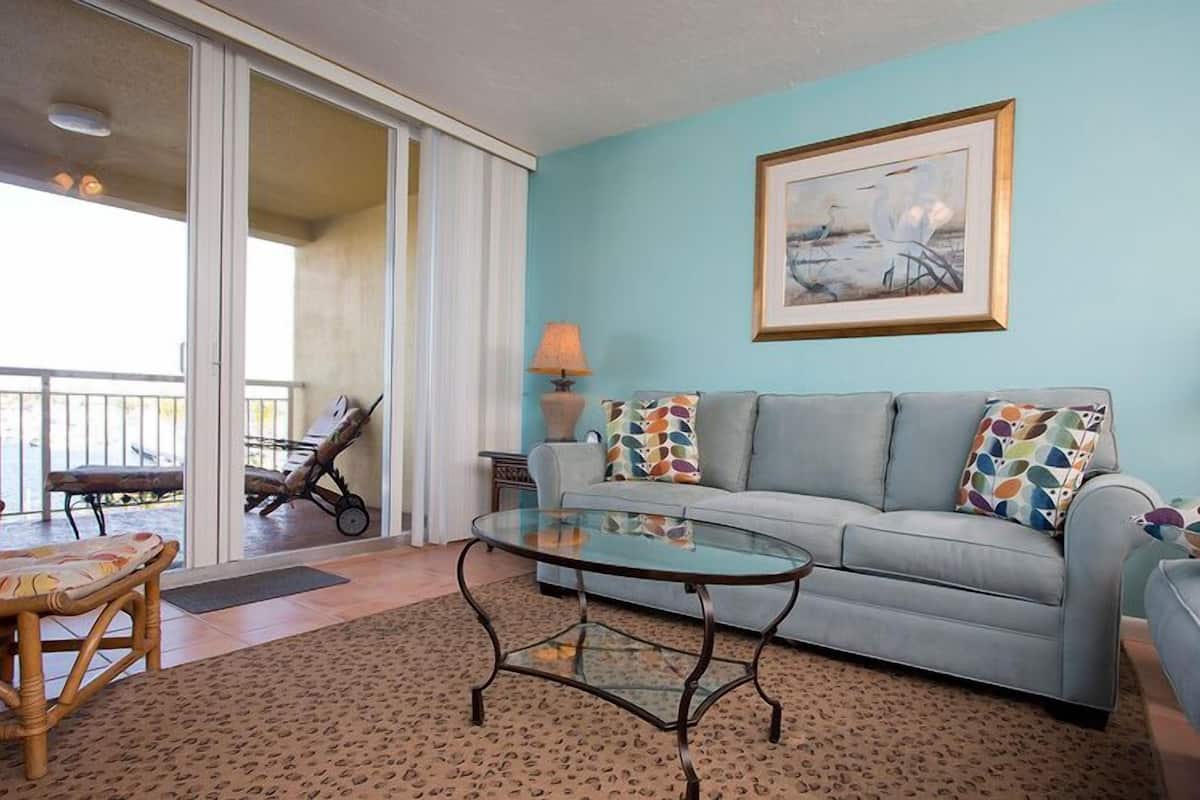 Condo, 2 chambres, balcon, vue sur la mer (Flamingo) | Aire de séjour