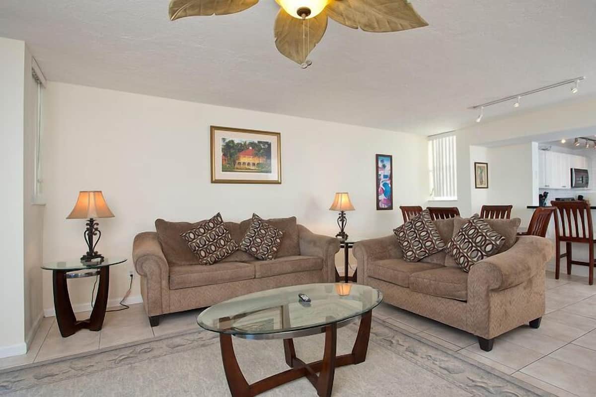Condo, 2 chambres, balcon, vue sur la mer (Abaco) | Aire de séjour