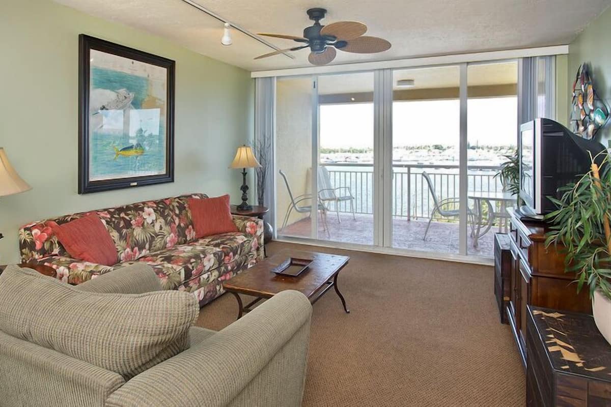 Condo, 2 chambres, balcon, vue sur la mer (Bermuda) | Salle de séjour