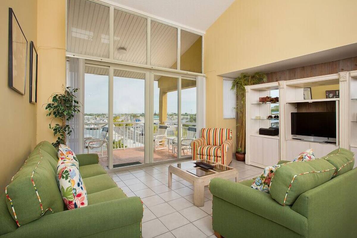 Appartement Penthouse, 4 chambres, balcon, vue sur la mer (St. Thomas Sleeps 12 persons) | Aire de séjour