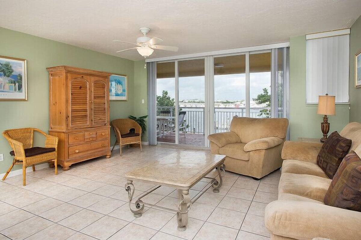 Condo, 2 chambres, balcon, vue sur la mer (Eleuthera) | Aire de séjour