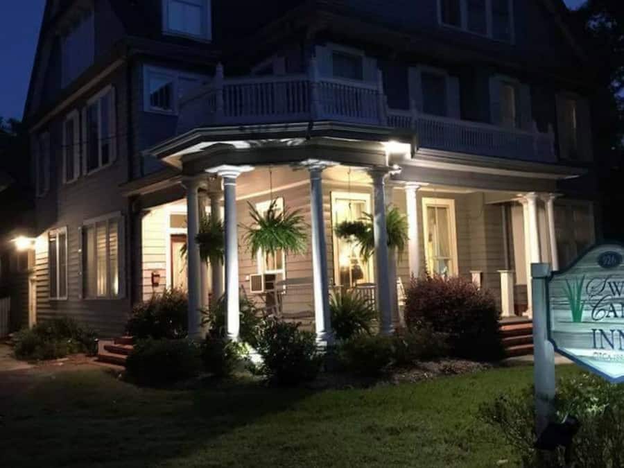 Mặt tiền nơi lưu trú - ban đêm