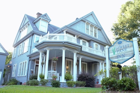 Front of property. Sweet Cane Inn