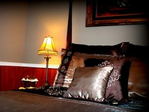 Standard Double Room, Ensuite (Magnolia) | Individually decorated, individually furnished, iron/ironing board