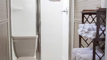 Standard Double Room, Ensuite (Azalea) | Individually decorated, individually furnished, iron/ironing board