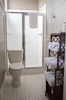 Quarto casal standard, suíte (Azalea) | Individualmente decorados, individualmente mobiliados