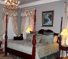 Standard Double Room, Ensuite (Oleander) | Individually decorated, individually furnished, iron/ironing board