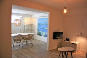 Apartamento, 1 habitación (Souterain) | Sala de estar | Una televisión de pantalla plana