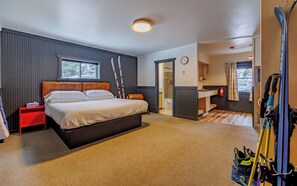 Executive Room | Peralatan tempat tidur premium, meja, ruang kerja komputer riba 