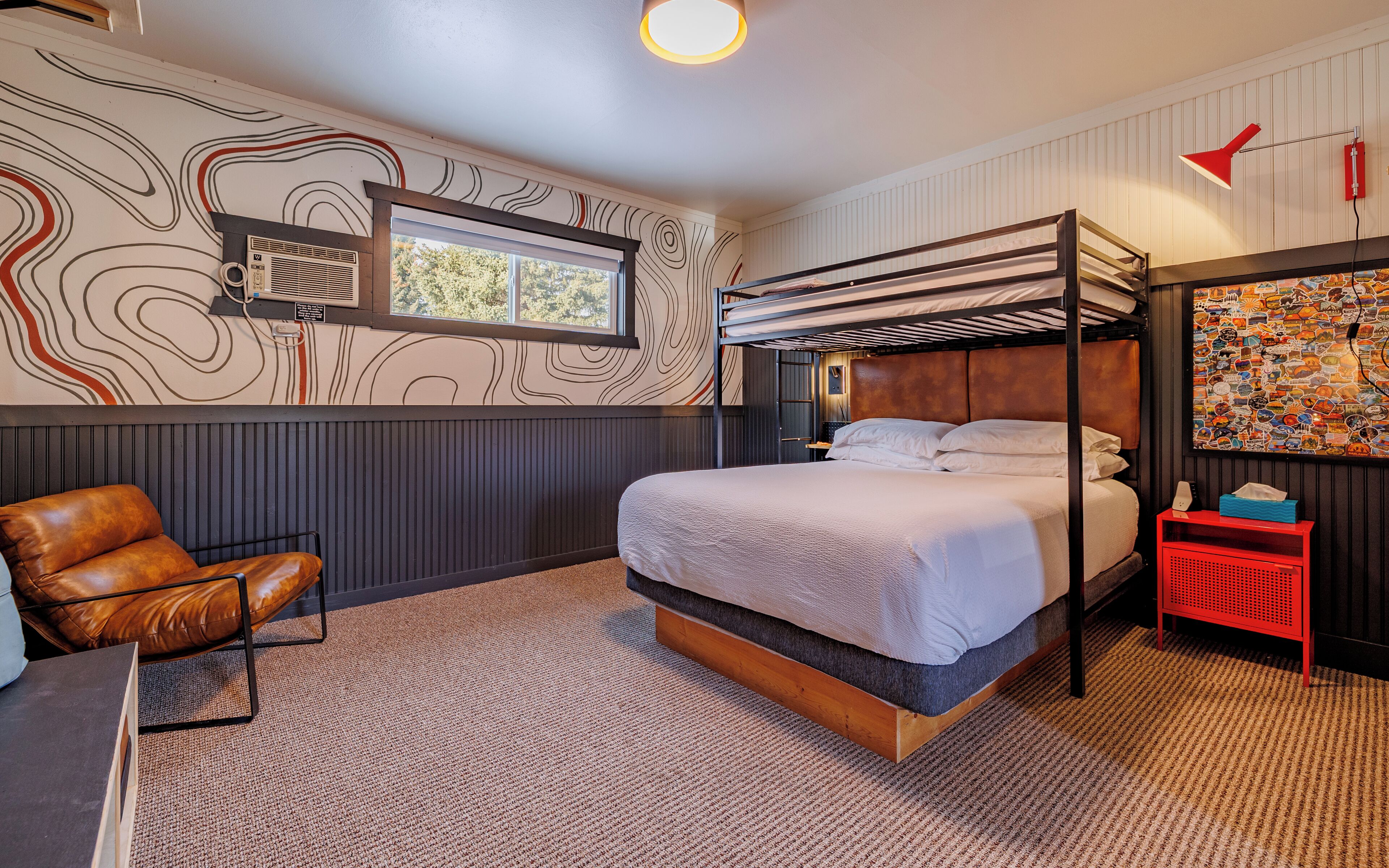 Juniorrum | Sängtillbehör av högsta kvalitet, skrivbord och arbetsyta för laptop