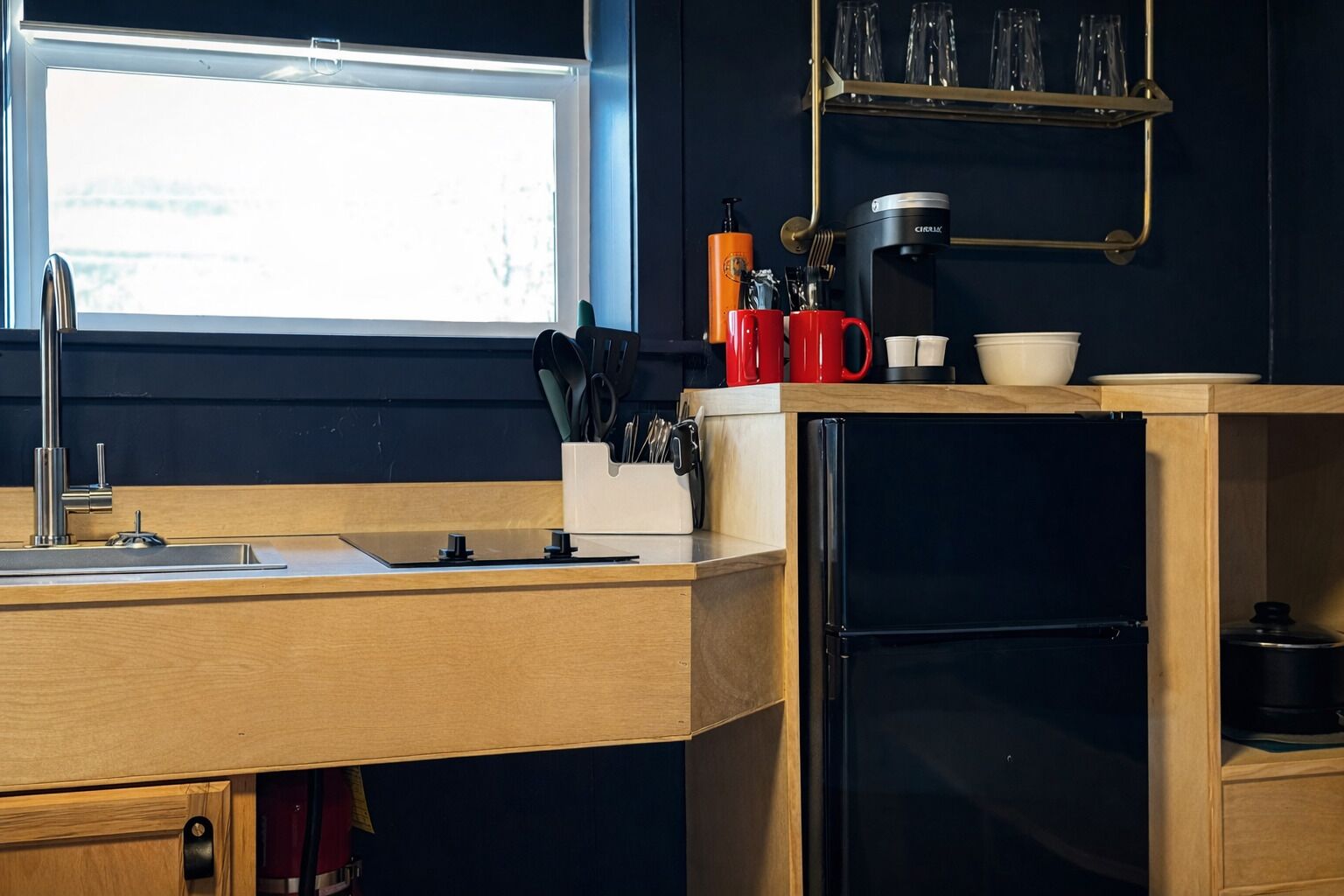 Club Room | Private kitchen | Mini-fridge, microwave, coffee/tea maker, freezer