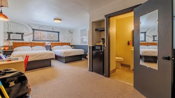 高級雙人房 | 高級寢具、書桌、筆電工作空間、遮光布/窗簾