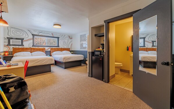 Chambre supérieure double | Literie de qualité, bureau, espace de travail pour ordinateurs portables