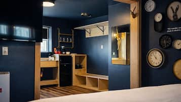 Phòng Club | Bộ đồ giường cao cấp, bàn, khu vực làm việc phù hợp cho laptop