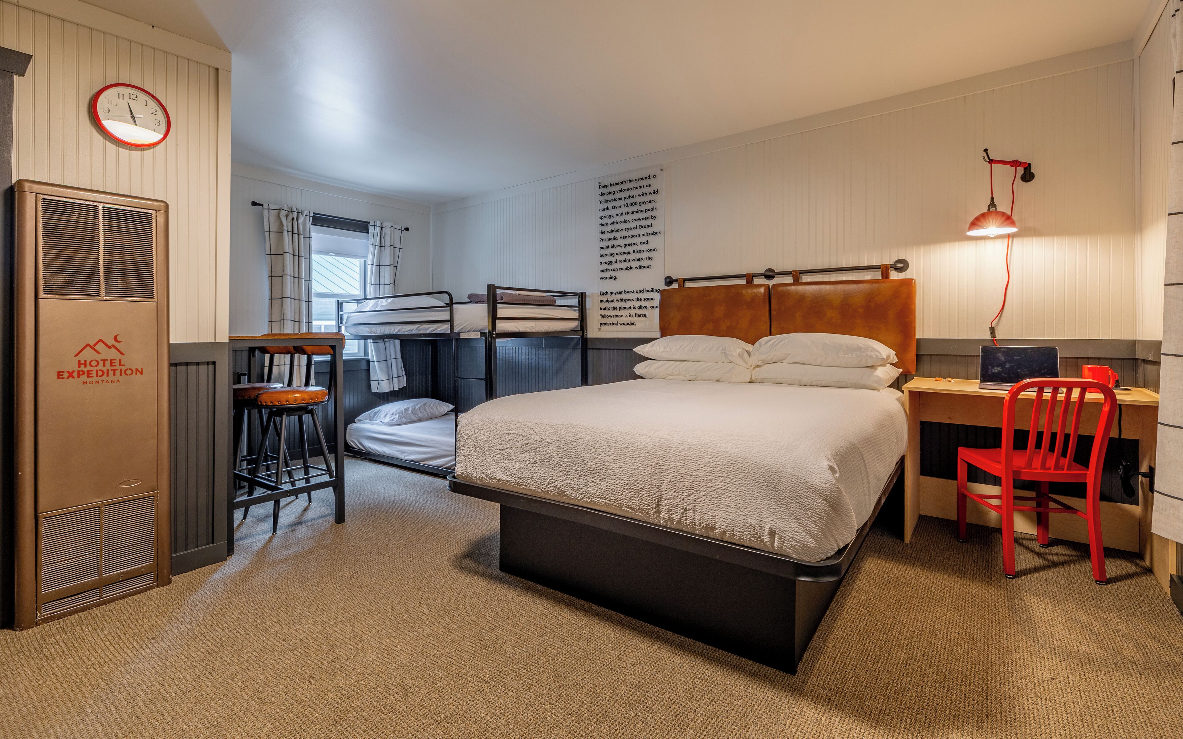 Premium-rum | Sängtillbehör av högsta kvalitet, skrivbord och arbetsyta för laptop