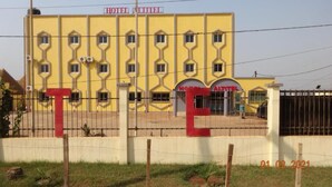 A yellow building with the sign "HOTEL ALITALI" and a large red 'T' and 'E' in front. - Hotel Altitel (Bafoussam)