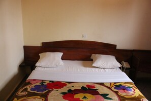 Standard Double Room | In-room safe, desk, soundproofing, iron/ironing board