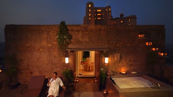 Couples treatment rooms, hot tub, steam room, body treatments