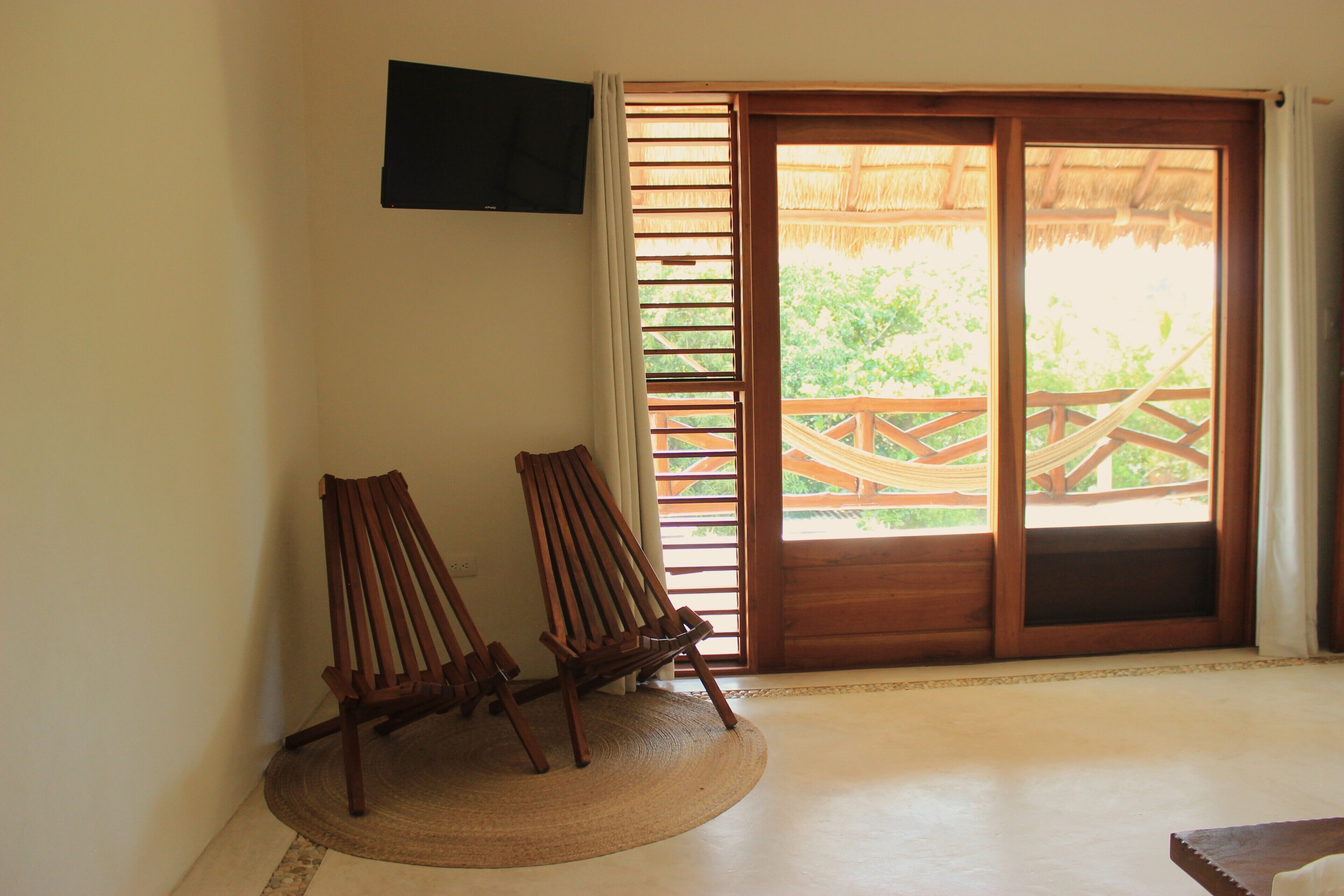 deluxe room, 1 king bed, bathtub | in-room safe