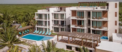 2 piscinas al aire libre, sillones reclinables de piscina