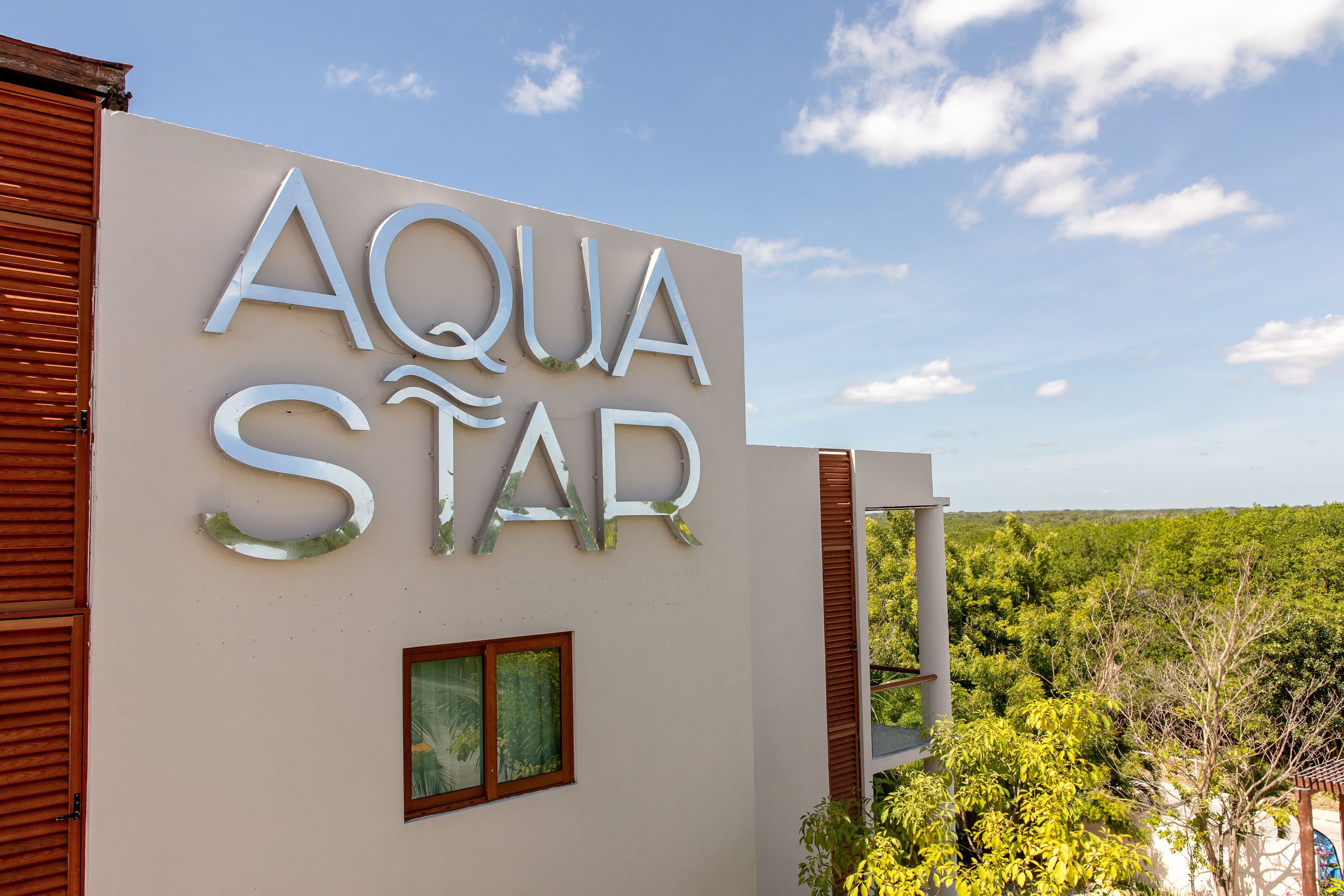 A building with a sign that reads "AQUA STAR".