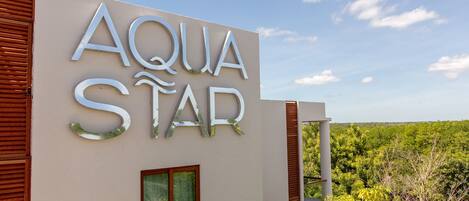 A building with a sign that reads "AQUA STAR".