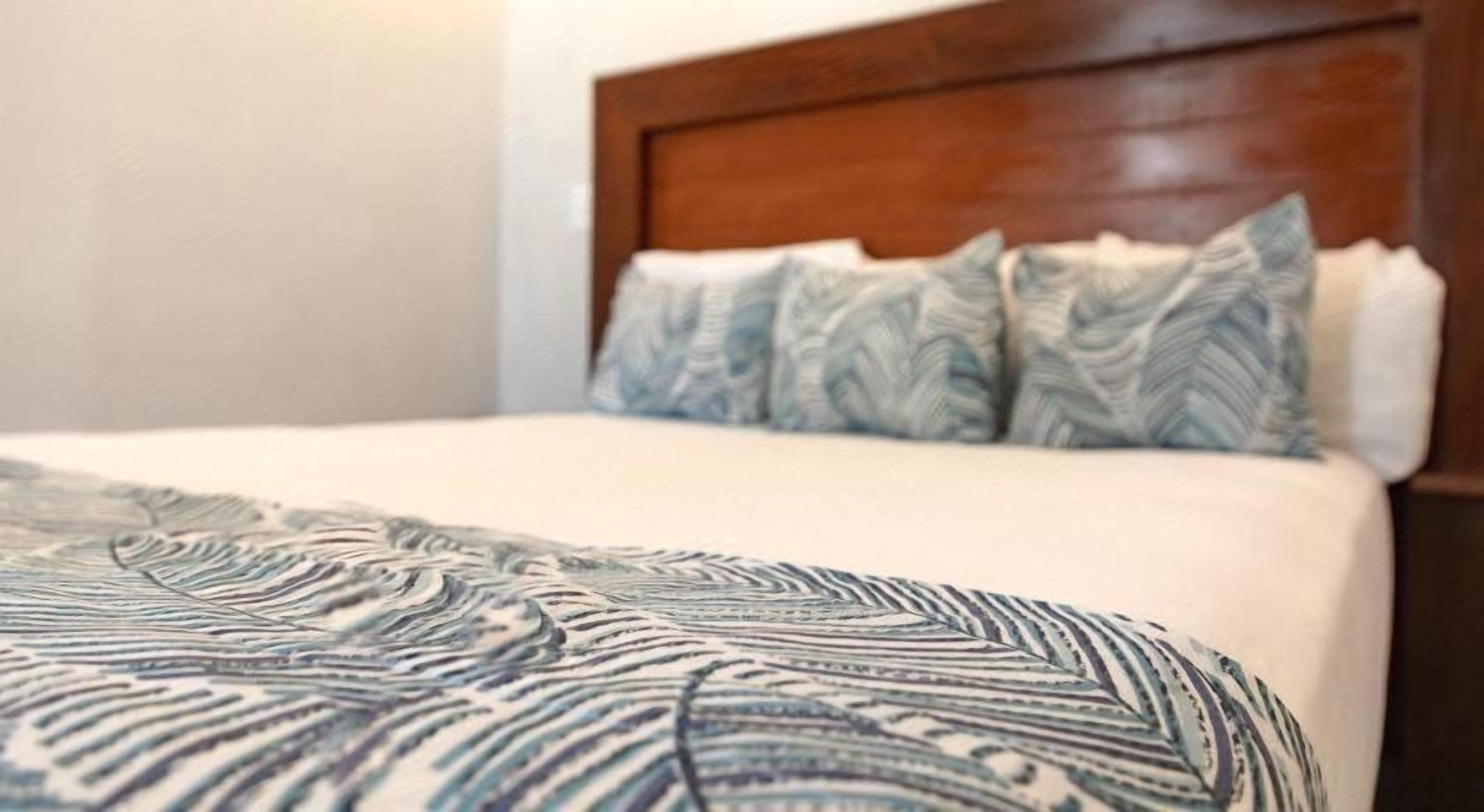 Premium bedding, in-room safe, desk, free WiFi