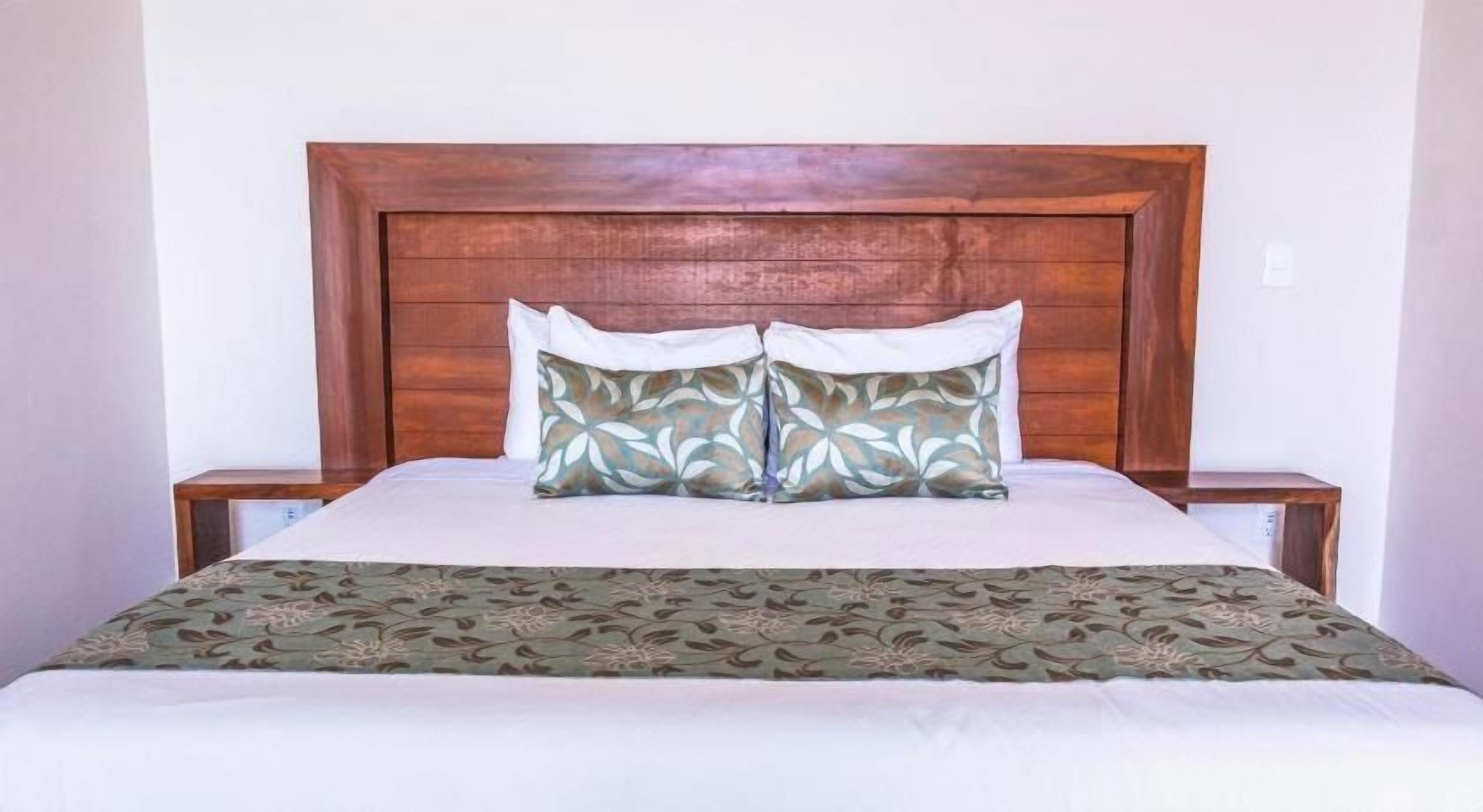 Premium bedding, in-room safe, desk, free WiFi