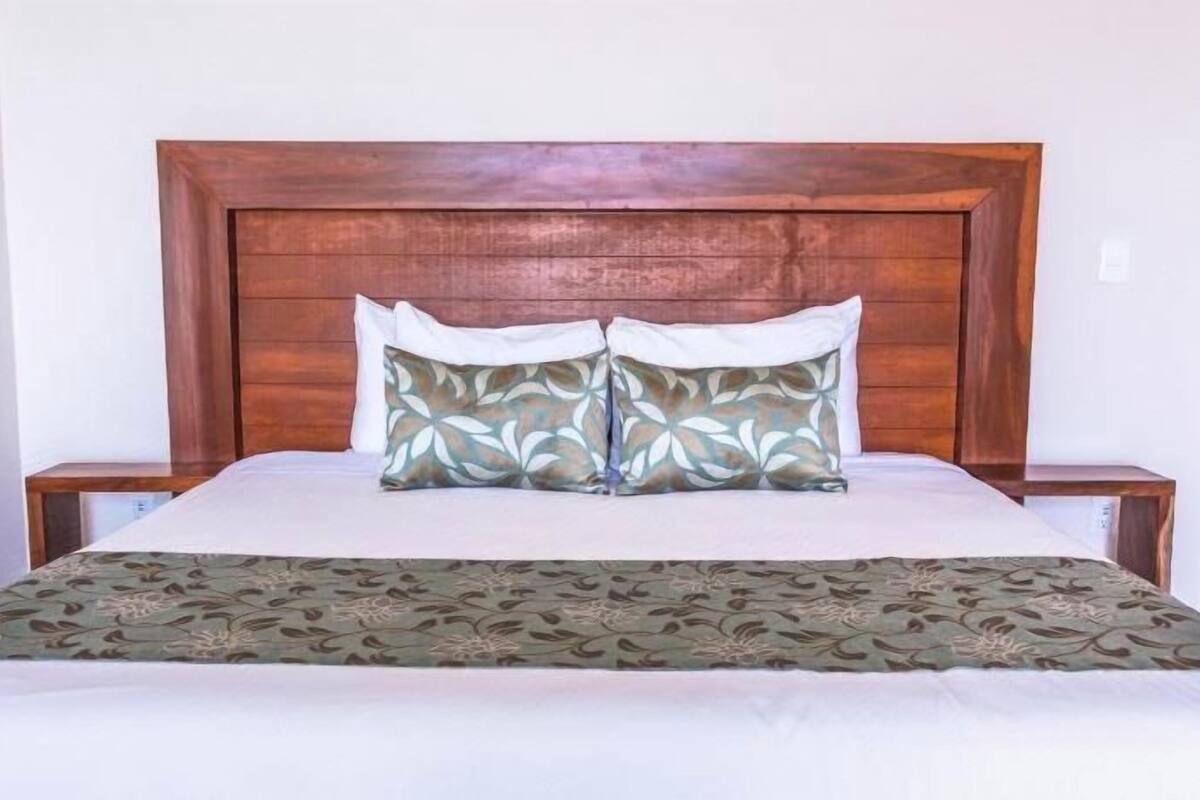 Luxe beddengoed, een kluis op de kamer, een bureau, gratis wifi